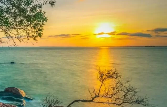 Pantai Nongsa, Tempat Terbaik Menikmati Panorama Sunset di Batam