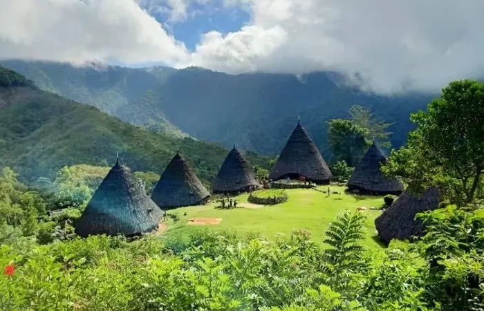 Desa Adat Wae Rebo, Desa Wisata dengan Tradisi & Budaya yang Unik di Flores