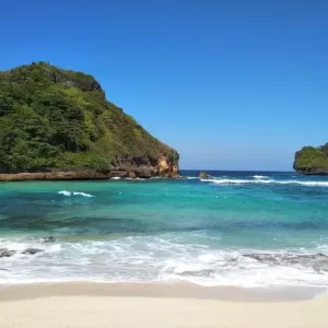 Pantai Goa Cina, Keindahan Pantai Eksotis yang Sarat Sejarah di Malang